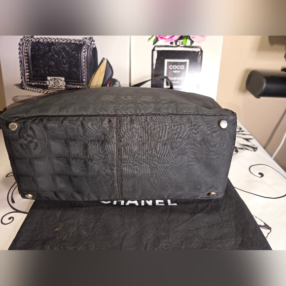 🔥EUC CHANEL VINTAGE TRAVEL LIGNE TOTE BAG - Picture 9 of 14